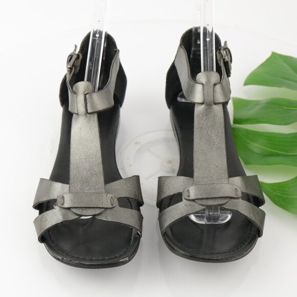 Franco Sarto Womens Gracy Sandal Size 9.5 M Gray Metallic Gladiator Flat T-Strap - Picture 2 of 11